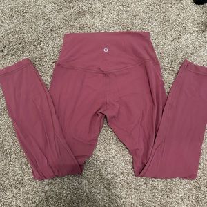 Mauve pink Lululemon 7/8 leggings.